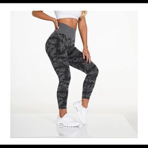 Nvgtn black camo leggings small S new